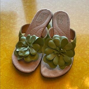 b•ø•c Green leather slip on sandal. Great condition.
